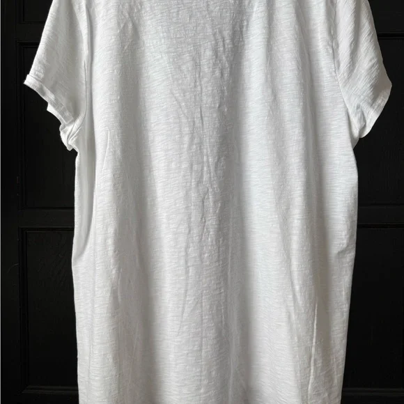 Lilly Pulitzer White V-Neck Short Sleeve Tee - Picture 2 of 4